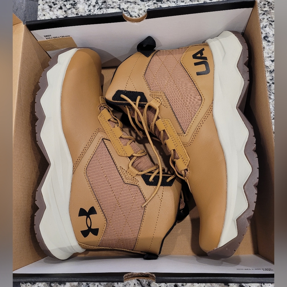 NWT Under Armour UA Stellar G2
